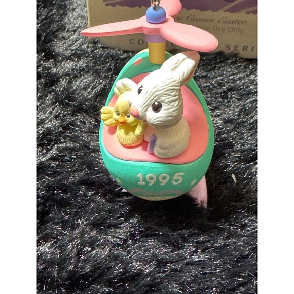 Hallmark 1995 Keepsake Ornament Here Comes Easter Bunny & Chick Helicopter - Picture 2 of 8